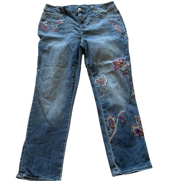Chico's Denim - 🌺 Chico’s Platinum Crop Embroidered Jeans | Size 1 (M / 8-10)
